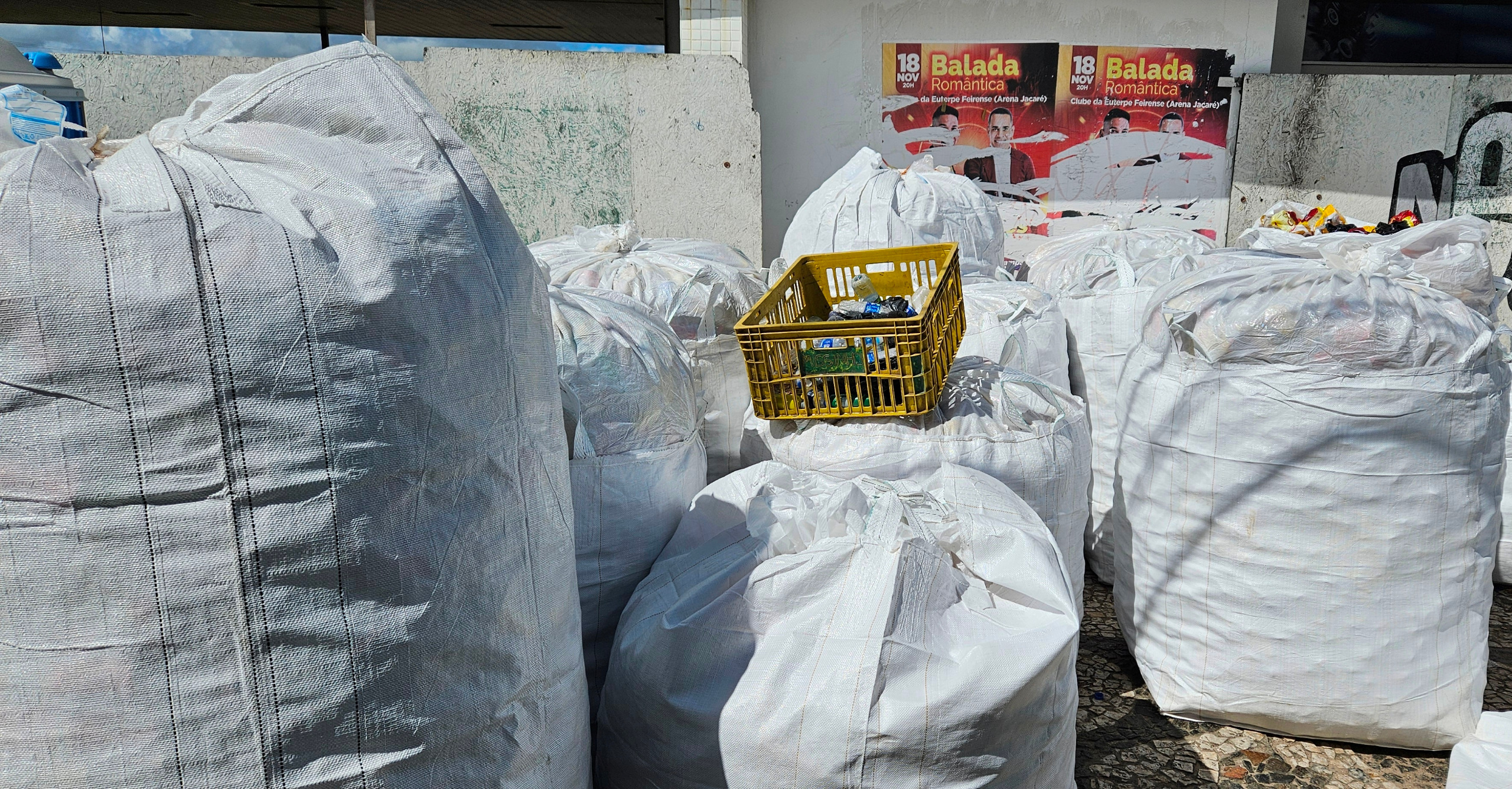 Catadores de materiais recicláveis fazem a sustentabilidade acontecer no segundo dia de festa em Feira de Santana