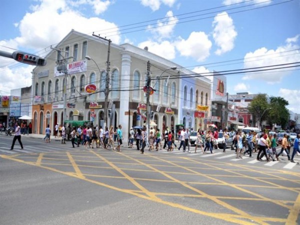 Comércio de Feira vai funcionar até mais tarde devido ao Dia das Mães