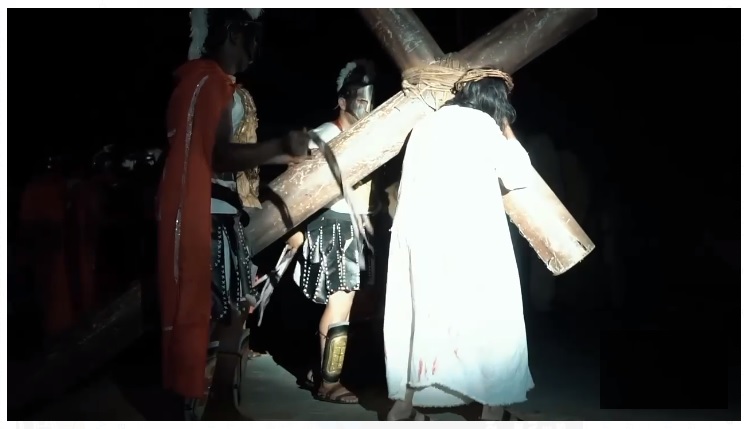 Paixão e Morte de Cristo: Peça teatral é apresentada em Cabaceiras do Paraguaçu.